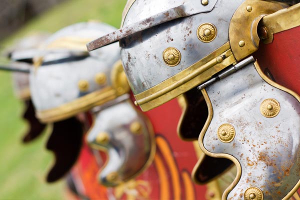 Römische Helme während eines Mittelalter Events