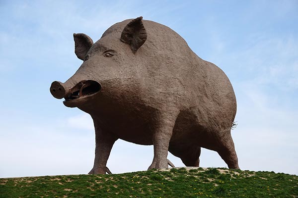 Wildschwein Statue in der Ardennes Region Frankreich